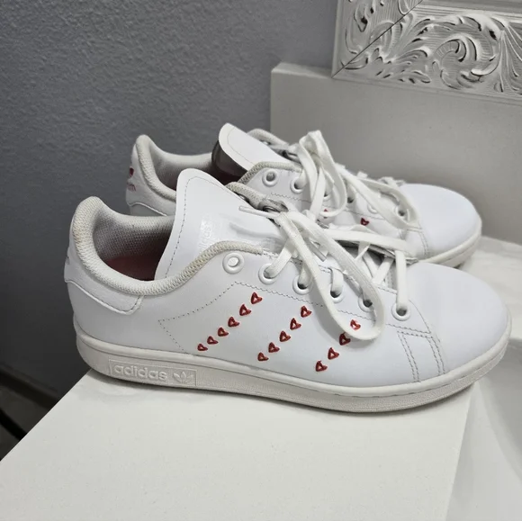 Adidas Stan Smith Valentines Day Sneakers - Picture 6 of 16